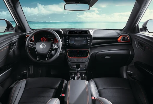 KGM (Ssangyong) Tivoli ve deniz manzarası