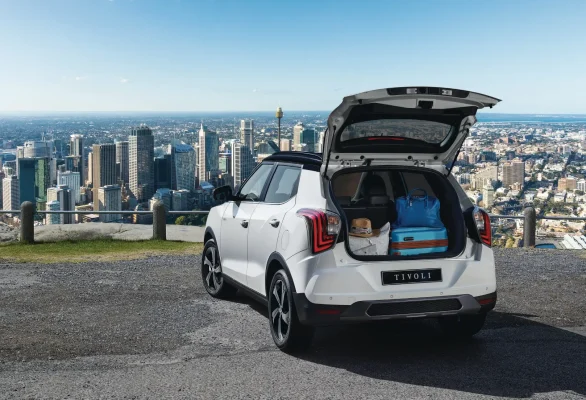 KGM (Ssangyong) Tivoli şehir manzarasında bagaj hacmi